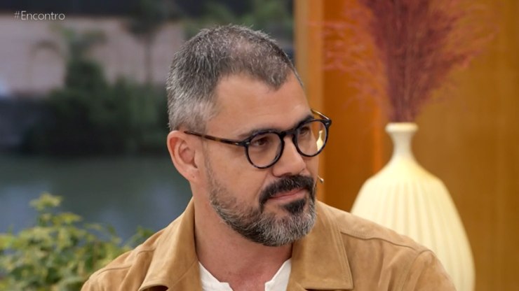 Juliano%20Cazarr%C3%A9%20fala%20sobre%20os%20desafios%20de%20der%20pai%20de%20seis%20filhos