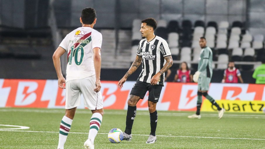 Botafogo e Fluminense fazem clássico neste sábado Botafogo e Fluminense fazem clássico neste sábado