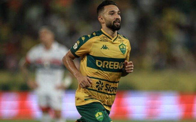 Clayson em ação pelo Cuiabá na temporada de 2024