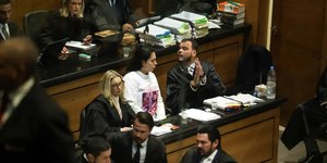 Após infarto, principal advogado de Dr. Jairinho retorna ao júri