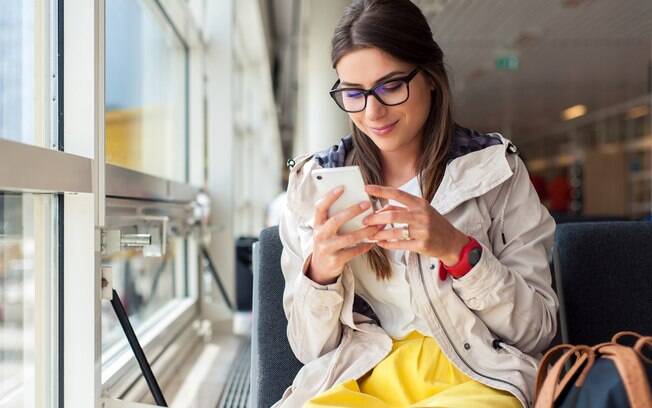Os aplicativos no celular ajudam na hora de fazer uma viagem a fazer roteiros turísticos Os aplicativos no celular ajudam na hora de fazer uma viagem a fazer roteiros turísticos