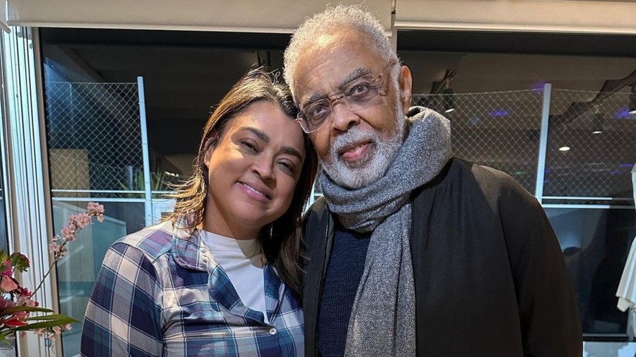 Preta Gil ganha surpresa de Gilberto Gil e amigos após alta de tratamento do câncer