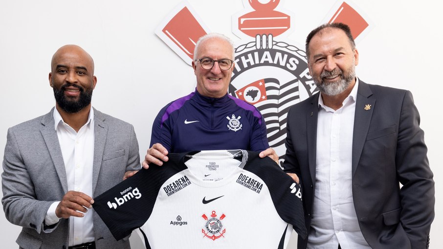 Corinthians anuncia a contratação do treinador Dorival Júnior Corinthians anuncia a contratação do treinador Dorival Júnior