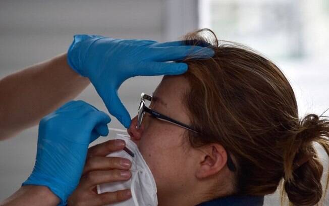 Por que a Espanha agora quer tratar covid como gripe - e o que dizem especialistas