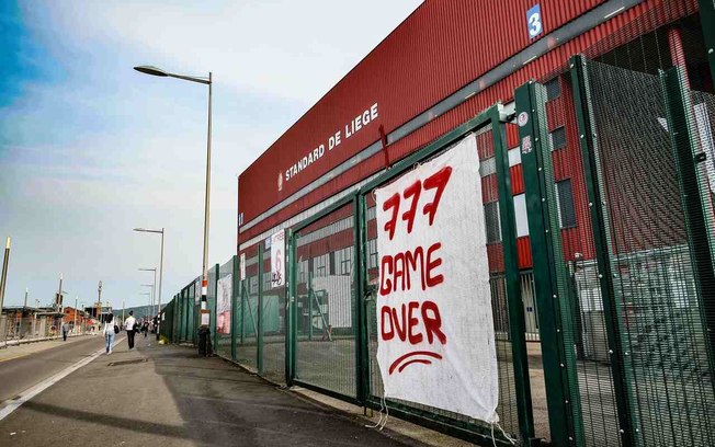 Faixa de protesto contra a 777 - Foto: Bruno Fahy/AFP via Getty Images