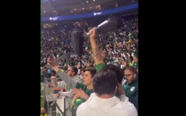 VÍDEO: torcedor do Palmeiras comemora com perna mecânica para o alto e viraliza na web