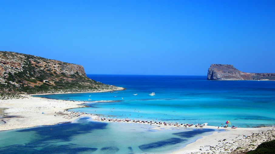 Praia na ilha de Creta, na Grécia Praia na ilha de Creta, na Grécia