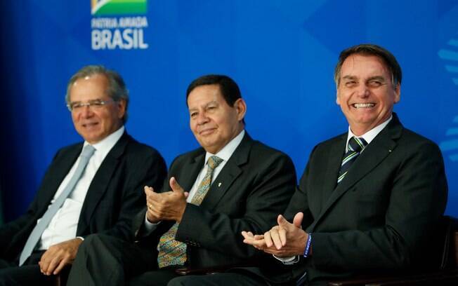 Membros da equipe do governo de Jair Bolsonaro (PSL) estiveram presentes na cerimônia de assinatura da MP da Liberdade Econômica
