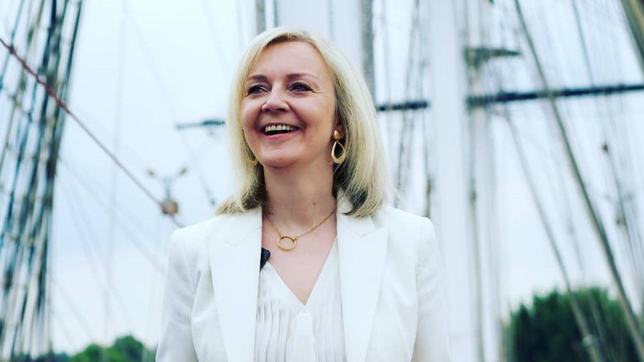 Liz Truss critica sistema monárquico em vídeo antigo 
