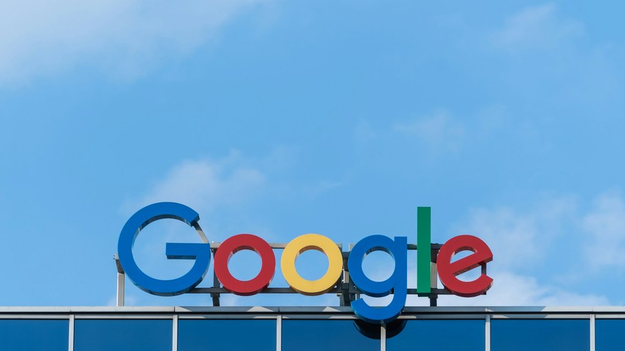A Google alerta que o Gemini pode cometer erros e recomenda que os pais ajudem as crianças a pensar criticamente