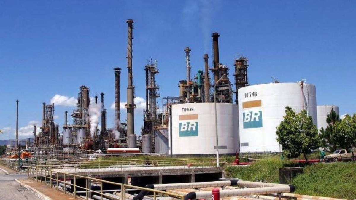 Suspenção de venda de ativos da Petrobras até o final do ano deve ser prioridade para equipe de transição 