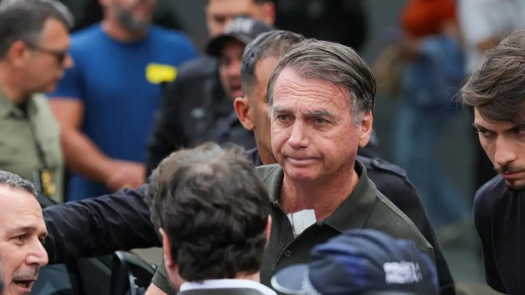 Casa de Jair Bolsonaro é alvo de busca da PF por armas