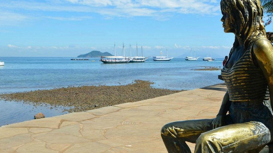 Estátua de Brigitte Bardot na Armação de Búzios