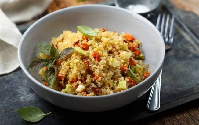 Quinoa é um grão versátil e bem-vindo na dieta