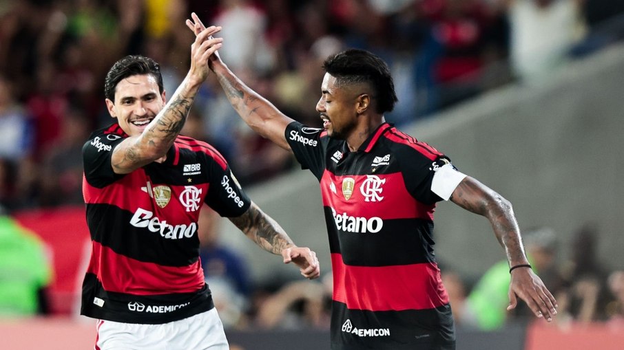 Com ídolo salvando, Flamengo vence e encaminha liderança geral