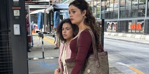 Sophie Charlotte surge caracterizada para "Três Graças"