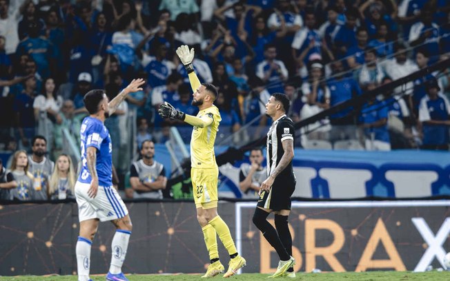 Everson precisou passar por um tratamento intensivo para defender o Atlético na decisão Everson precisou passar por um tratamento intensivo para defender o Atlético na decisão
