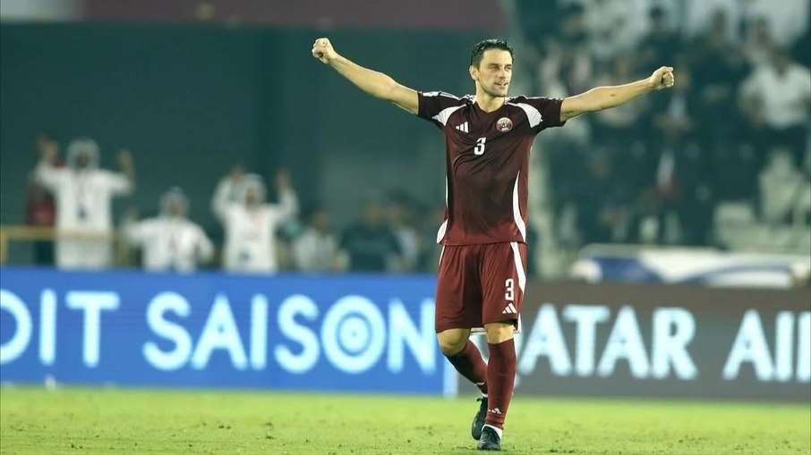 Brasileiro Lucas Mendes em ação pela seleção do Catar