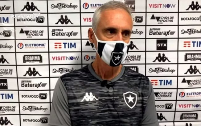 Flavio Tenius lembra passagem pelo Botafogo e diz: 'Saí pela porta da frente, saí feliz por tudo que realizei'