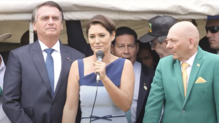 Michelle e Jair Bolsonaro no discurso do 7 de setembro de 2022