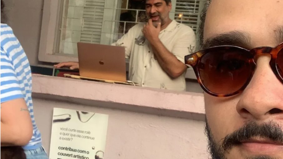 Zeca Camargo foi flagrado trabalhando como DJ em Fortaleza