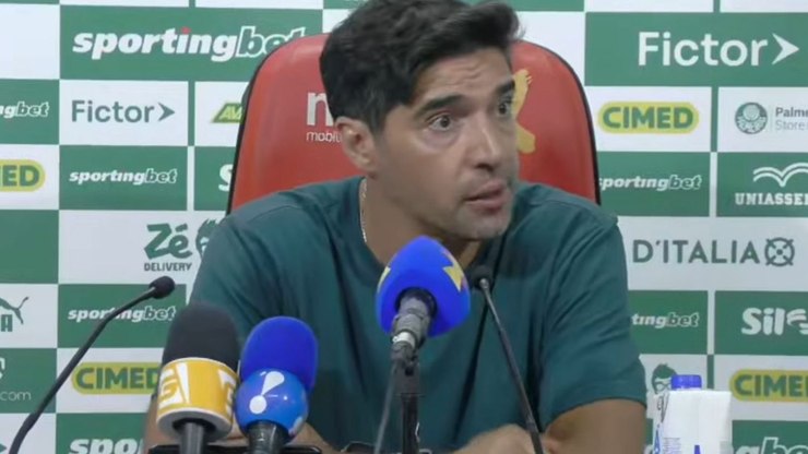 Abel Ferreira enaltece uso da base: "Nenhum treinador faz isso"