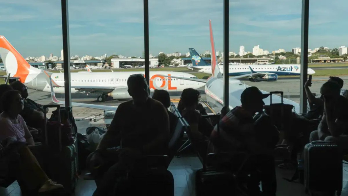 Movimento de passageiros nas salas de embarque do Aeroporto de Congonhas Movimento de passageiros nas salas de embarque do Aeroporto de Congonhas