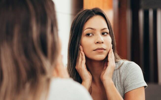 O colágeno é uma proteína produzida naturalmente pelo corpo que mantém a pele e articulações firmes e jovens