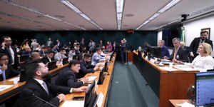 Comissão aprova porte de armas para agentes socioeducativos