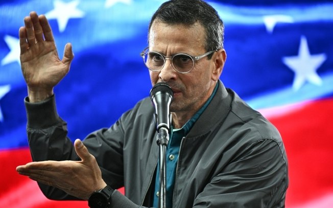 O líder da oposição Henrique Capriles fala na apresentação do movimento DECIDE em Caracas, em 2 de abril de 2025 O líder da oposição Henrique Capriles fala na apresentação do movimento DECIDE em Caracas, em 2 de abril de 2025