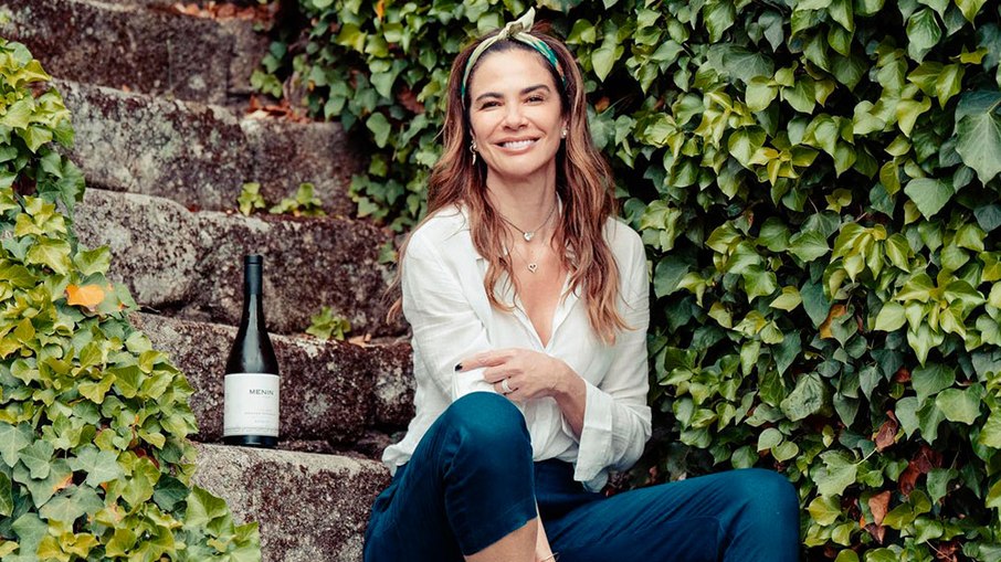 Luciana Gimenez visita a Quinta que fabrica os vinhos Monte São Sebastião, na região do Douro