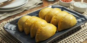 Mulher envenena pastéis e mata 40 membros de uma gangue