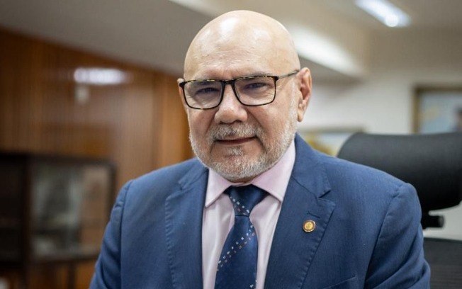 O reitor da UFPE, Alfredo Gomes, aponta que houve manipulação da informação sobre a oferta de vagas no curso de Medicina