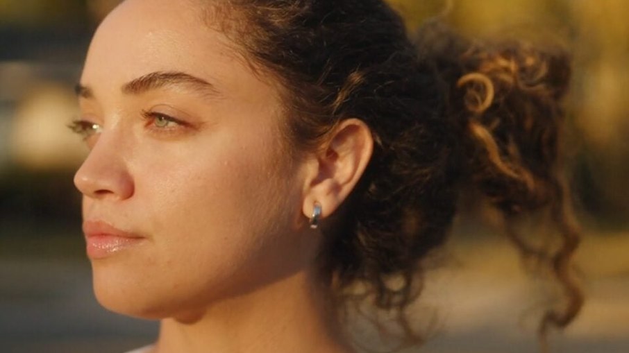 Modelo usa sensores próximos à cabeça para registrar informações do corpo Modelo usa sensores próximos à cabeça para registrar informações do corpo