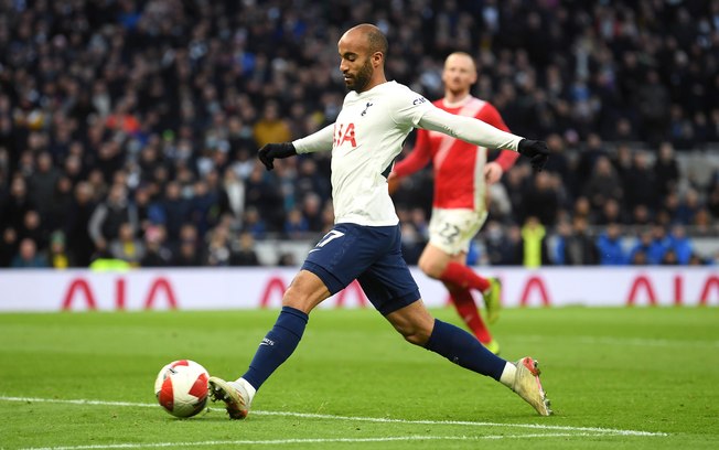 Imprensa turca coloca Lucas Moura na mira do Fenerbahçe