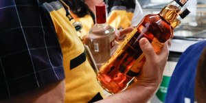 Carnaval x metanol: SP aumenta fiscalização de bebida adulterada