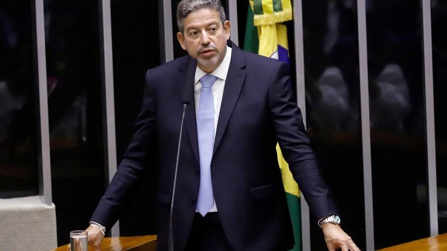 Presidente da Câmara discordou de vice da Casa e defendeu Bolsonaro sobre edição dos decretos armamentistas