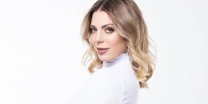 Sheila Mello publica vídeo ousado apenas de sutiã e calcinha de renda e web reage: 'Deusa'