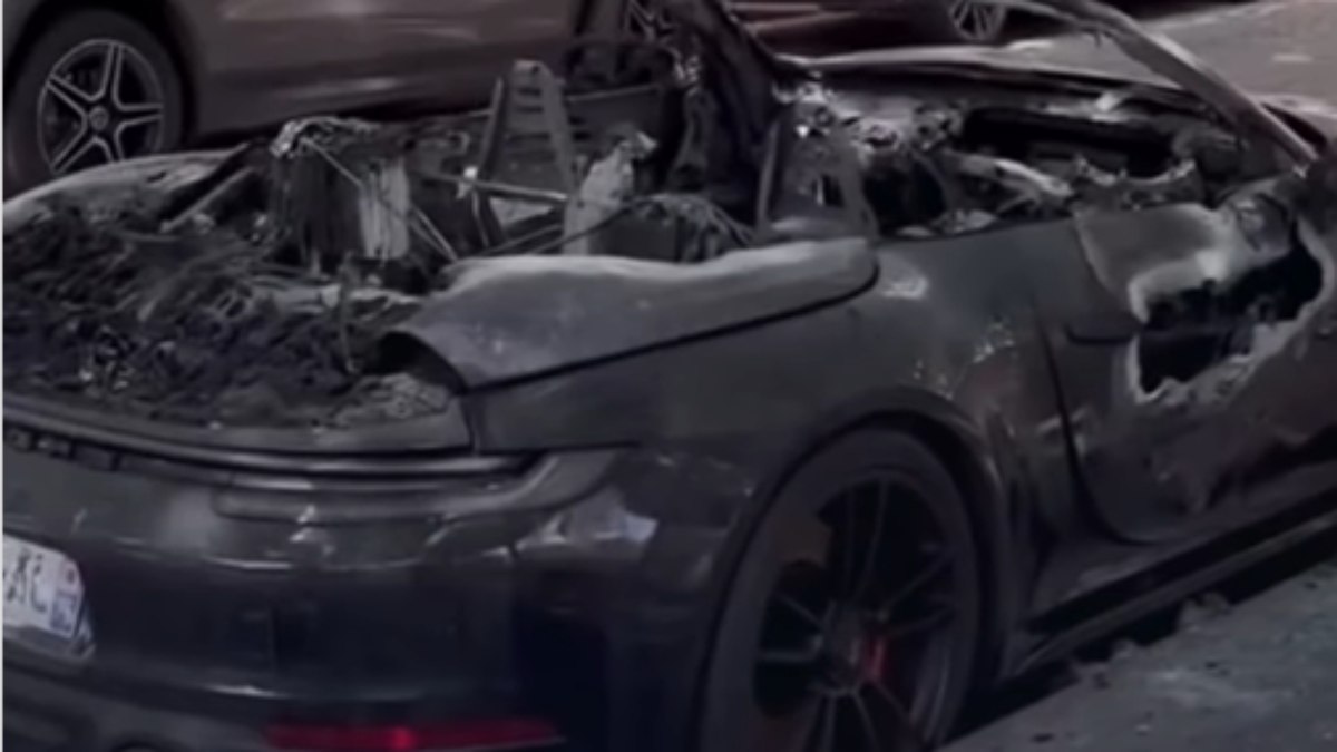 Porsche 911 estava entre os 264 veículos queimados na capital francesa