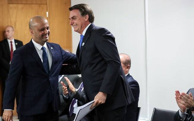 Líder do governo na Câmara, deputado Major Vitor Hugo, e o presidente Jair Bolsonaro