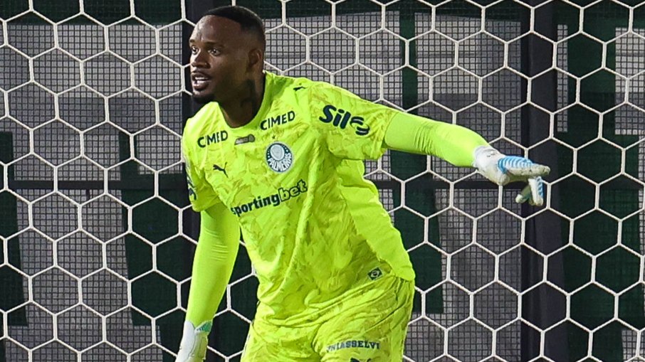 Carlos Miguel foi o principal nome da vitória palmeirense sobre o Bragantino