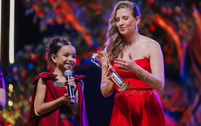 Maria Pita, nova revelação da música gospel participa do Troféu gerando salvação