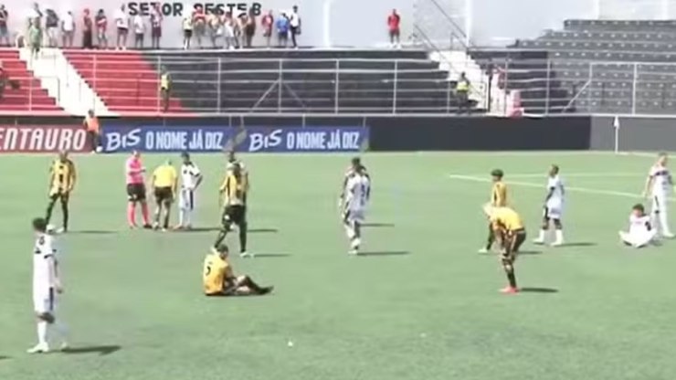 Copinha 2026: calor e gramado sintético interrompem jogo; entenda