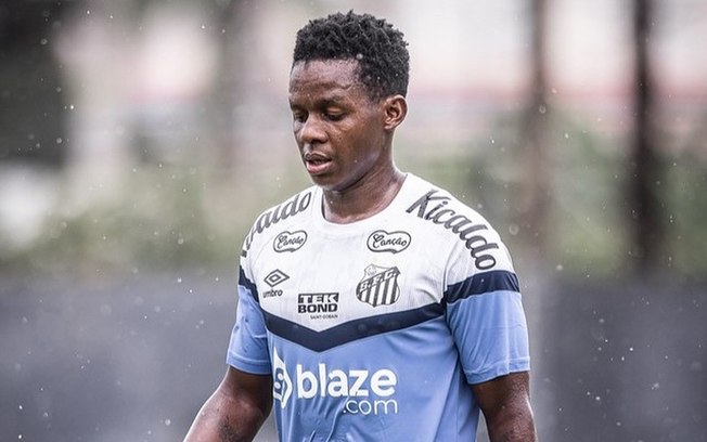 Cazares não terá contrato renovado com o Santos, de acordo com Marcelo Teixeira