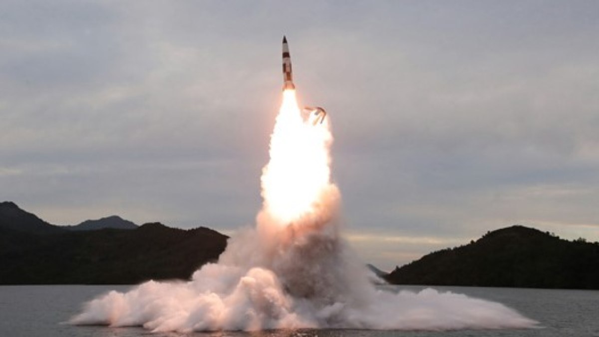 Coreia do Norte lança míssil balístico