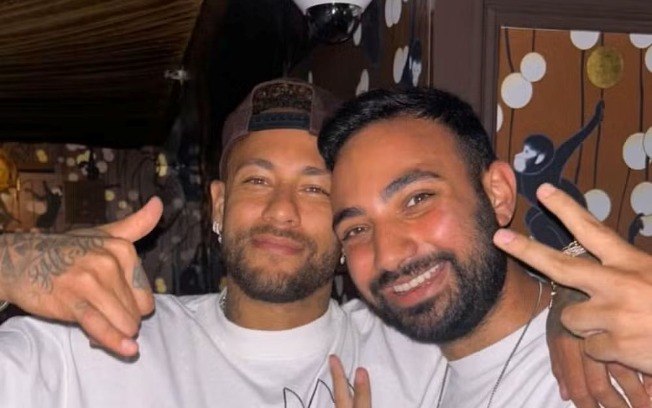 Neymar sem aliança de compromisso