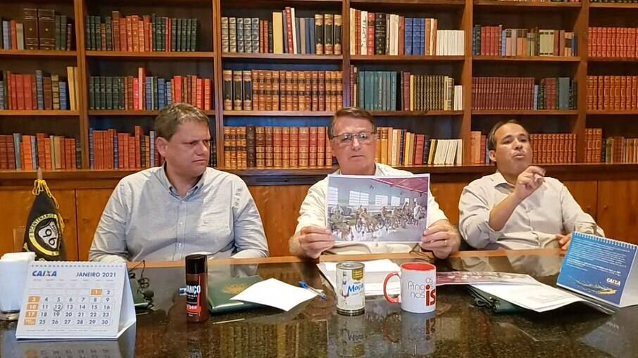 Bolsonaro voltou a defender medicamentos sem eficácia comprovada contra a Covid-19