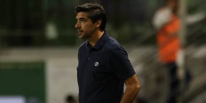 Abel dá recado ácido após tropeço do Palmeiras e ídolo rebate
