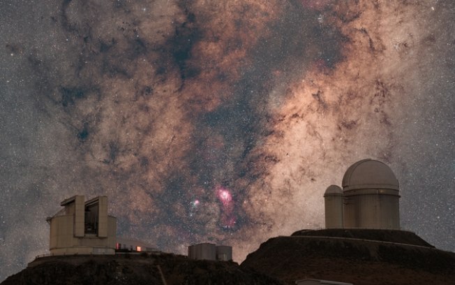 Destaque da NASA: Via Láctea e observatório são foto astronômica do dia