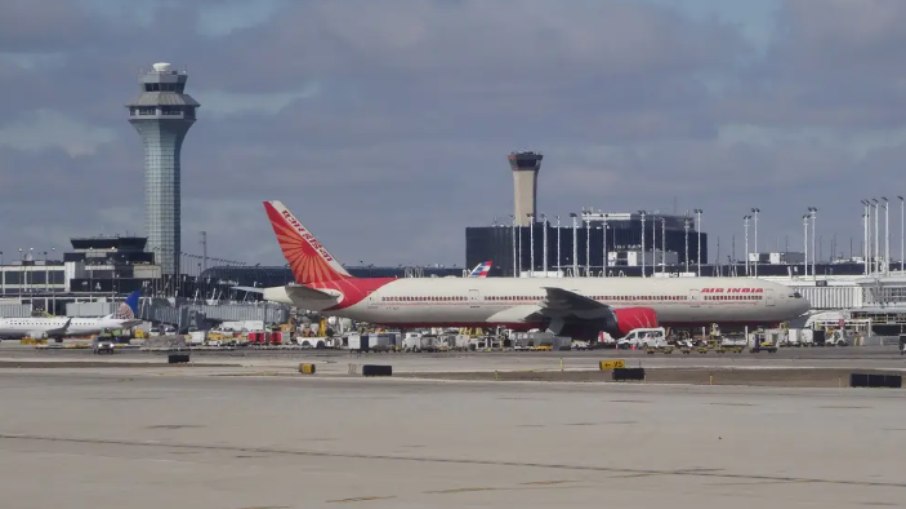Avião é obrigado a retornar para aeroporto após ameaça de bomba Avião é obrigado a retornar para aeroporto após ameaça de bomba